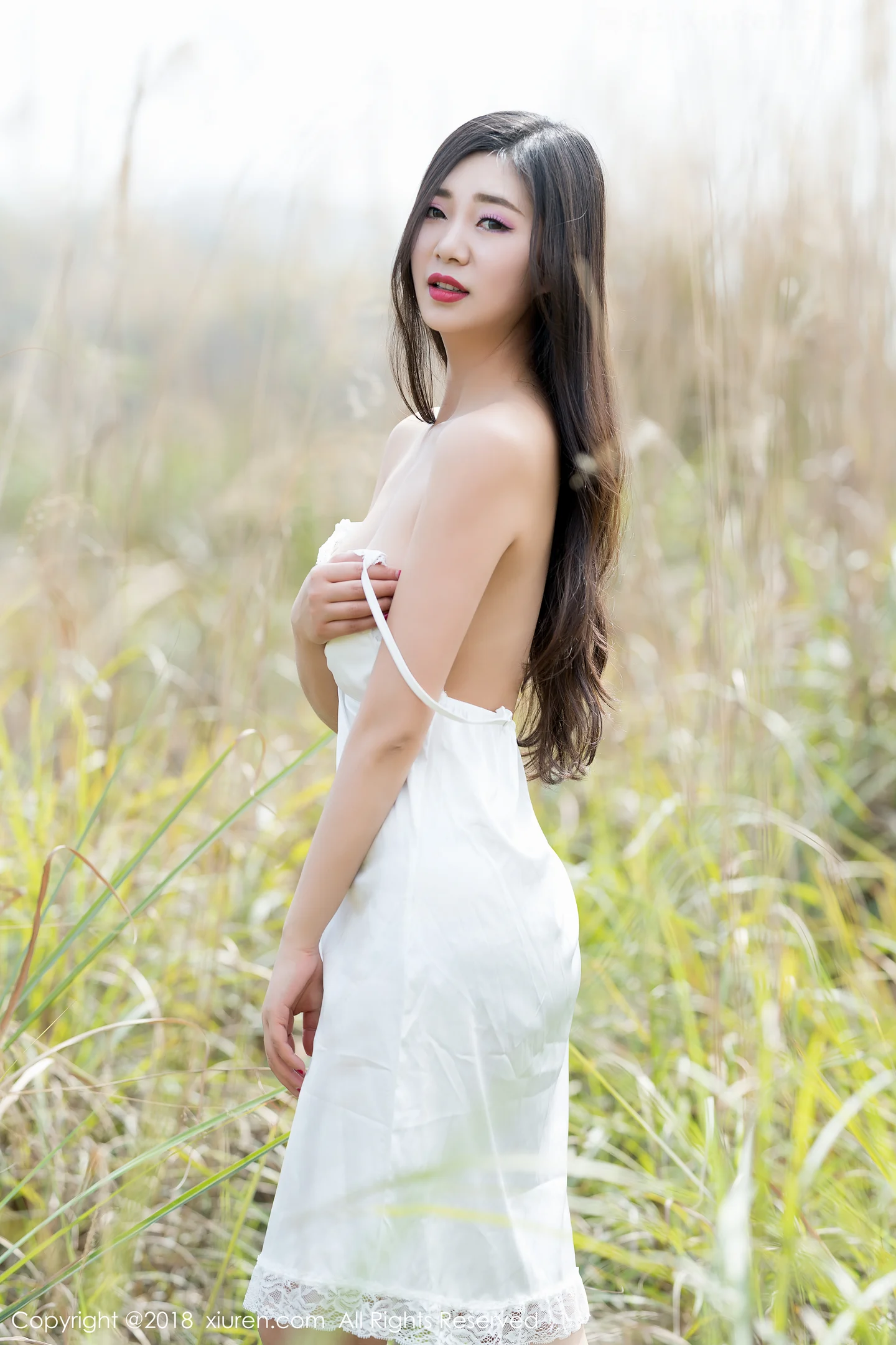 图片[5]-[XiuRen秀人网]VOL.1076 女神宋KiKi户外脱白色长裙秀蕾丝印花内衣爆乳诱惑写真32P-秀人网官方网站